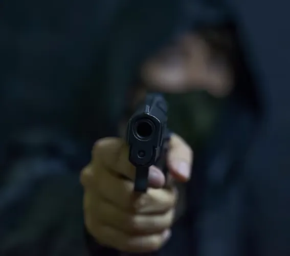 Petrolina: Quatro homens armados invadem apartamento e matam dois