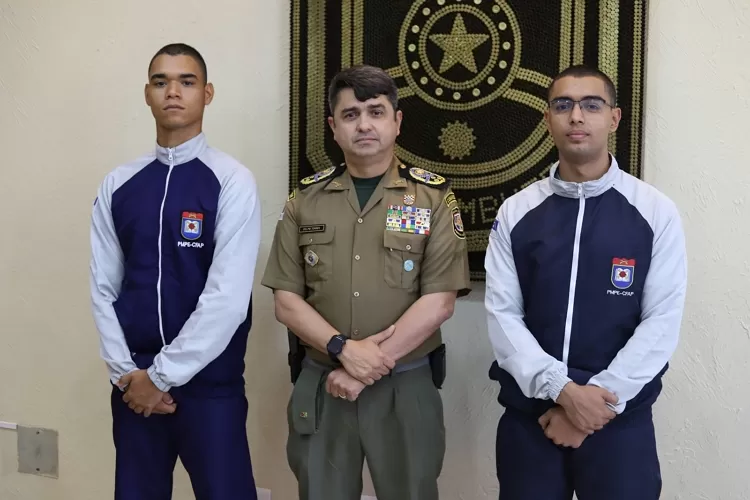 Alunos da PM de Pernambuco salvam vidas em ações de coragem e empatia 2 alunos pm homenageados comando geral 3