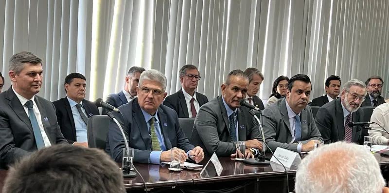 “Os alimentos precisam ficar de fora do tarifaço americano” defende Guilherme Coelho diante de representantes do Governo Federal e do agronegócio 2 91ffb4a3 12df 468b 9f27 4e253f770e25
