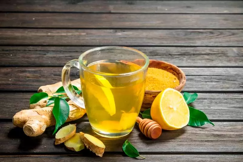 Chá de cebola roxa, alho, gengibre, mel e limão: aumente a imunidade com essa poderosa bebida natural